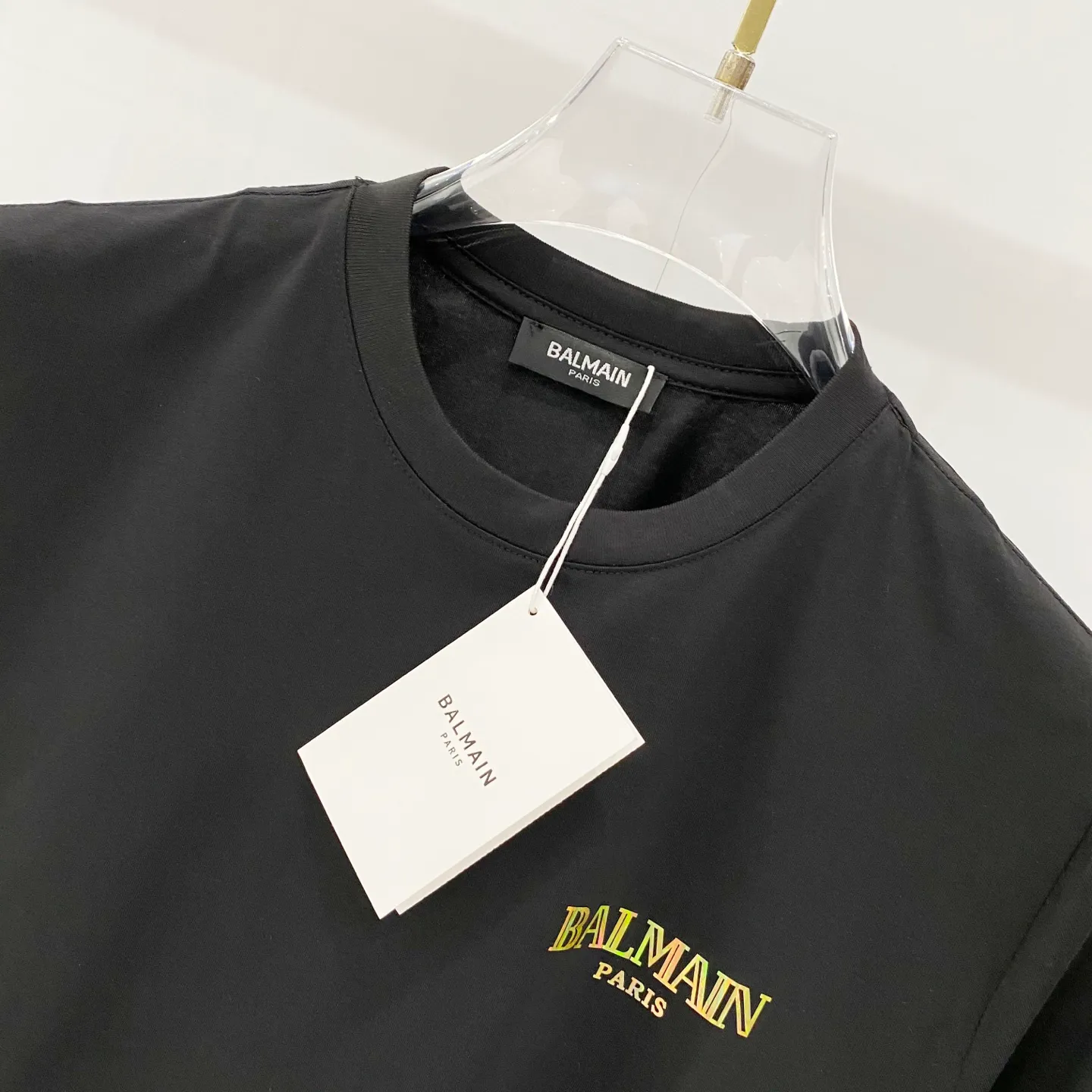 BALMAIN/Balmain - mercerized cotton gram T-shirt for men and women, micro-marked letters on the chest, bronzing LOGO printing, pure quality, original fabric 100% cotton, Versatile fashion, light luxury trend, tag, collar label, wash, three labels complete Size: S-2XL Color: Black.White.Light Green.